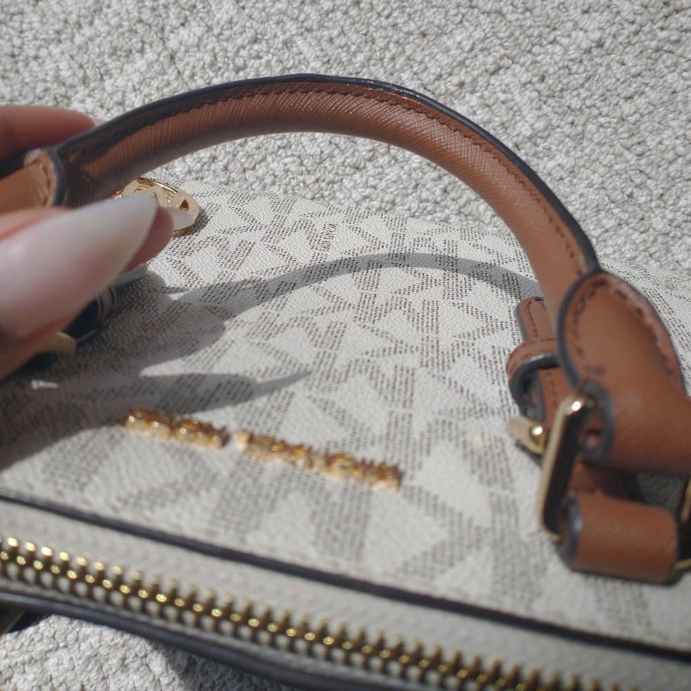 Women's Michael kors "Ciara - vanilla/lugg MD messenger " monogrammed crossbody - Picture 10 of 15